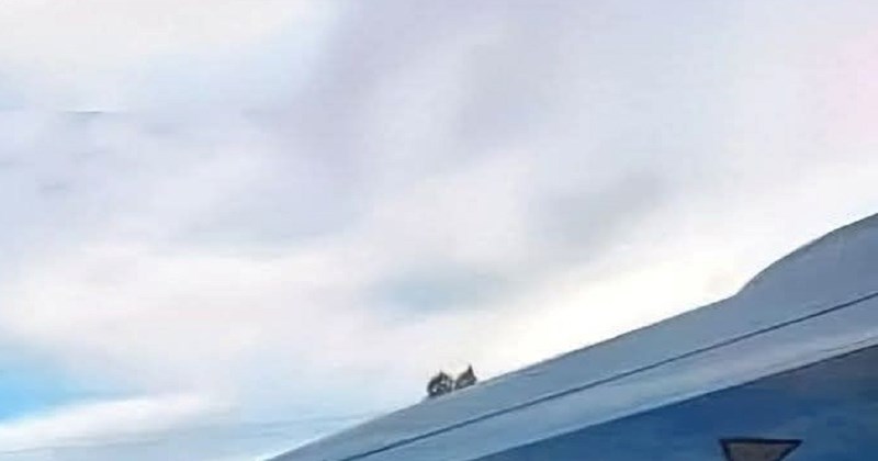 Netko je na kombiju u Metkoviću ugledao originalni natpis, odmah je postao hit u RH