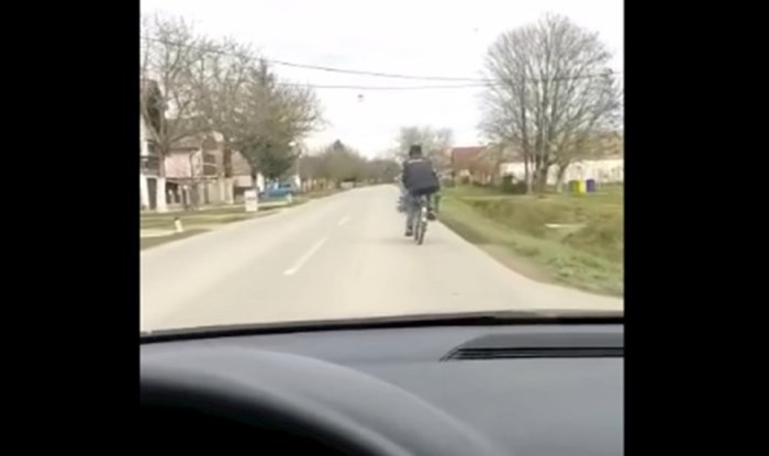 Snimka biciklista iz jednog sela u Hrvatskoj zgrozila je ekipu na Fejsu, odmah ćete vidjeti zašto