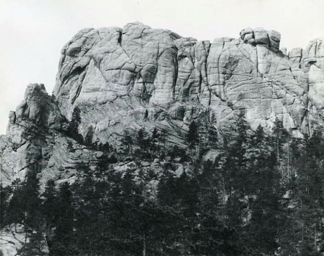 Planina Rushmore prije skulptura glava 4 bivša predsjednika SAD-a
