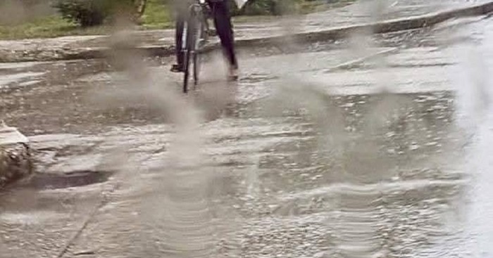 Prizor iz Metkovića nasmijao je Fejs, morate vidjeti kako se tip zaštitio od kiše