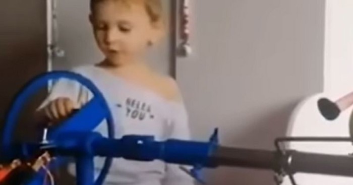 Što se dogodi kada dijete ljetuje kod bake i djeda- dogodi se ovaj urnebesan prizor! Morate vidjeti!