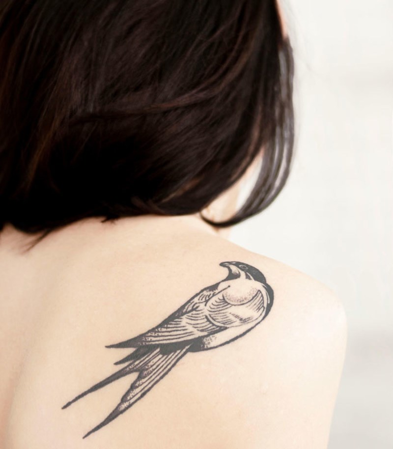 Pri laserskom uklanjanu tetovaže, tinta ne nestaje, vi ju popiškite. Imunološki sustav vašeg tijela razgrađuje pigmente tinte i ona teče u vaš krvotok, obrađuje se kroz vaše bubrege, a zatim izbacujete tintu.