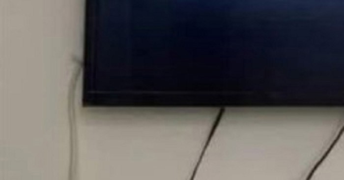 Kupio je TV na sumnjivo velikom popustu, kad ga je upalio imao je što vidjeti. Fotka je hit u regiji