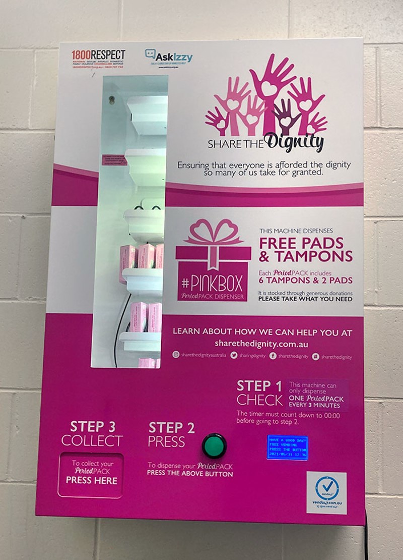 U mojoj školi postoji besplatni "Set za mjesečnicu" za djevojke koje je mjesečnica iznenadila ili pak one koje nemaju sredstva za kupiti takve potrepštine