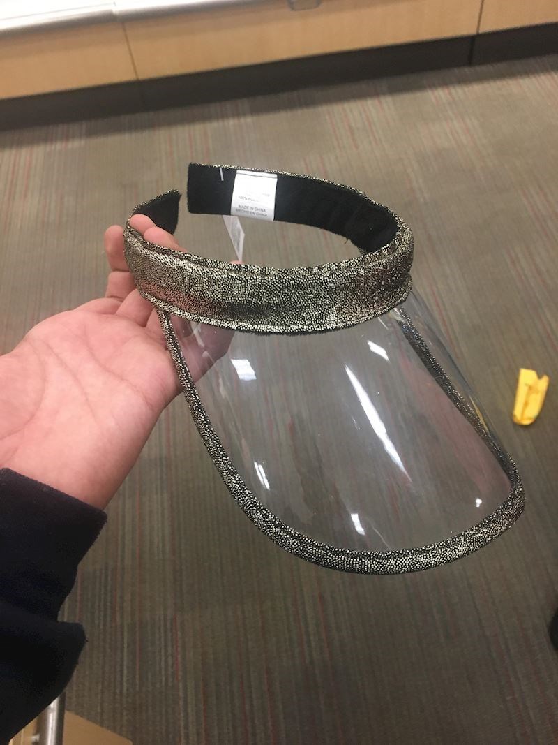 13. Na slici se nije vidjelo da je prednji dio proziran. Cijela šilterica nema smisla ovako...