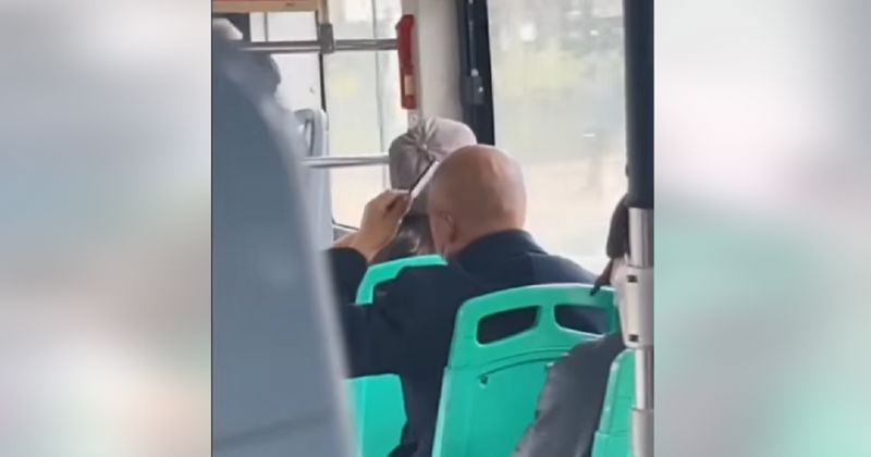 Brutano smiješan prizor iz autobusa apsolutni je hit na Fejsu, ovaj tip ukrao je show