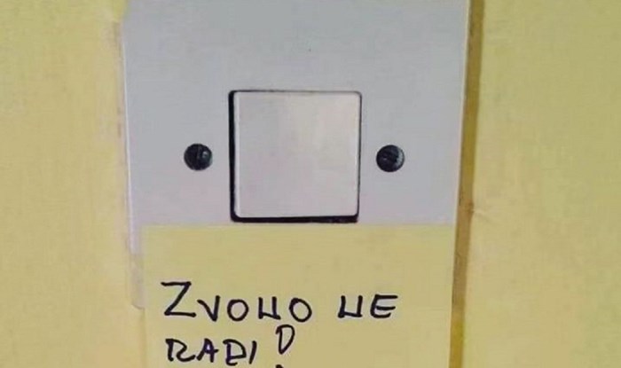 Pokvarilo im se zvono na vratima pa su stavili urnebesne upute na njega. Ideja je hit!