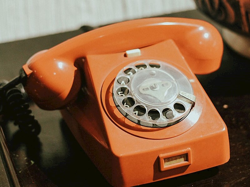 Ljutito poklapanje telefonske slušalice nam možda čak i najviše fali. S touch screenom i mobitelom to nikad neće biti to...