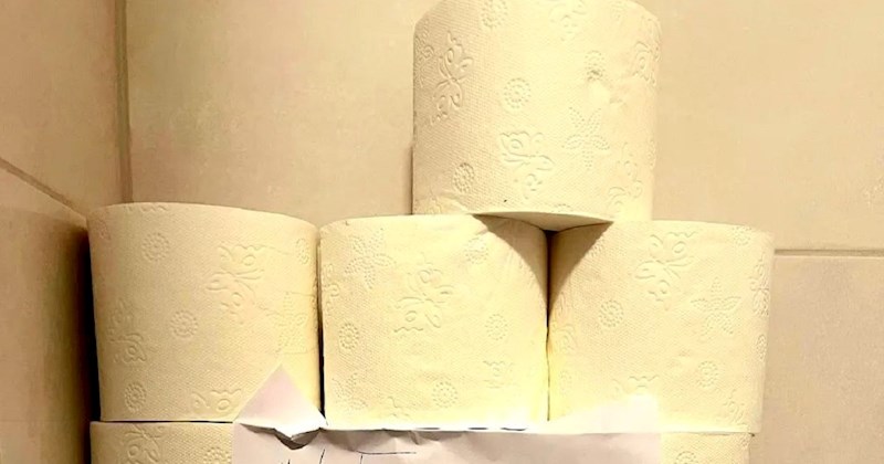 Zbunjujući natpis fotkan u jednom WC-u hit je na Fejsu. Zabrana je istovremeno neobična i urnebesna!