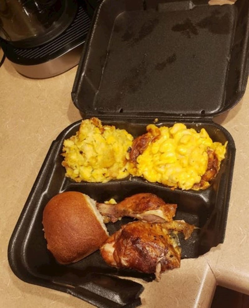 "Trebalo mi je tri minute otkad je dostavljač ostavio obrok dok nisam došao na vrata i skupio. Ali susjedova mačka je bila brža"