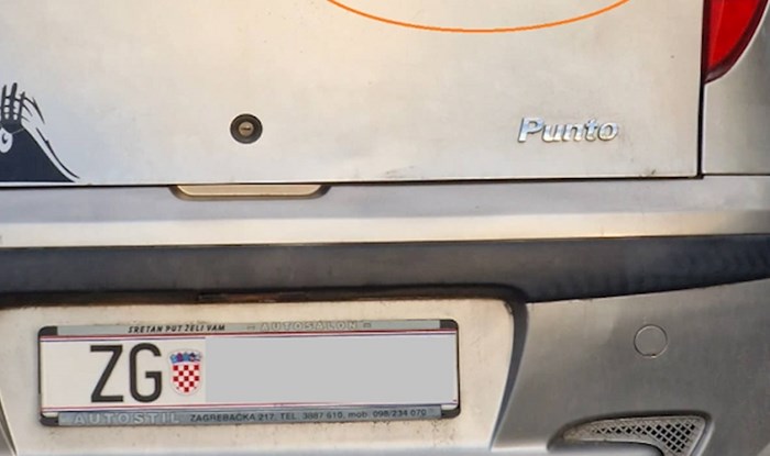 Natpis na jednom autu u Zagrebu oduševio je društvene mreže, morate ga vidjeti