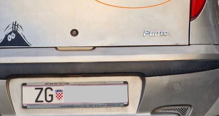 Natpis na jednom autu u Zagrebu oduševio je društvene mreže, morate ga vidjeti