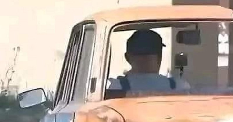 Bizarni prizor s mađarskih cesta obišao je svijet, morate vidjeti kakav auto vozi ovaj tip