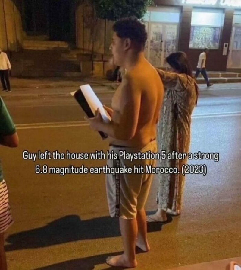 Razorni potres pogodio je Maroko, a tip je iznio iz kuće samo najbitnije- Play Station 5