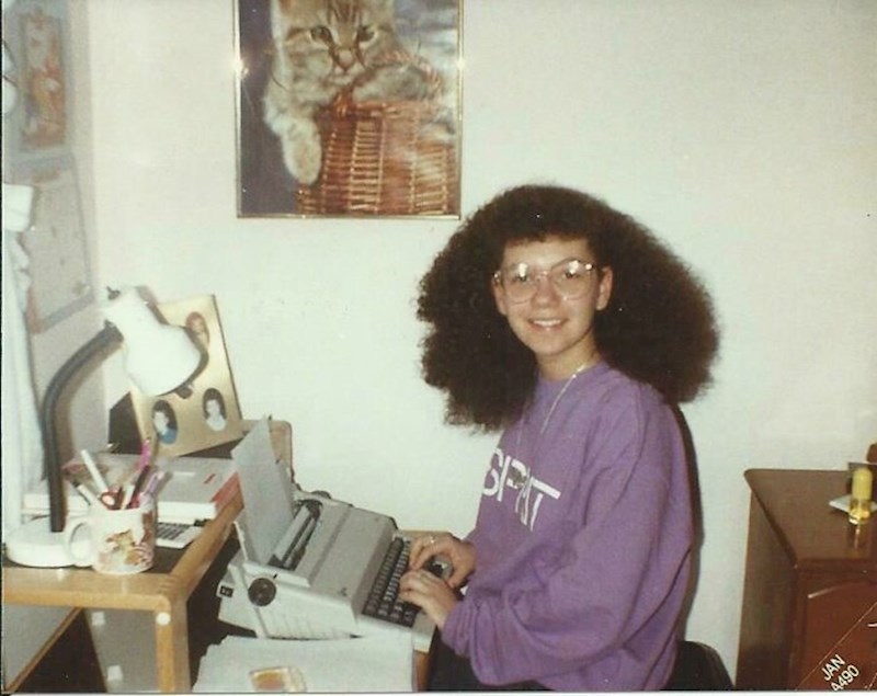 3. "Ova fotka nastala je krajem 1989., imala sam presmiješnu frizuru"