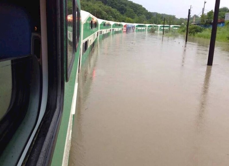 "Zapeli smo u vlaku zbog jake kiše..."
