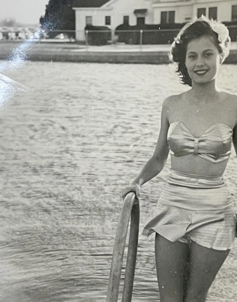 17. "Pronašla sam bakinu sliku iz mladosti, ova je snimljena na početku pedesetih."