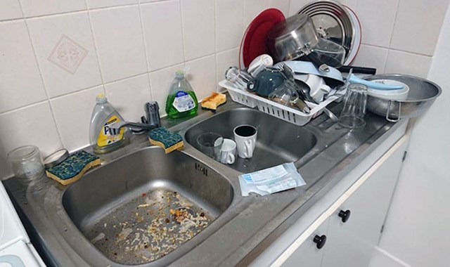 15. "Ne pere često suđe, ali kad ga opere uvijek ostavi prljavi sudoper"