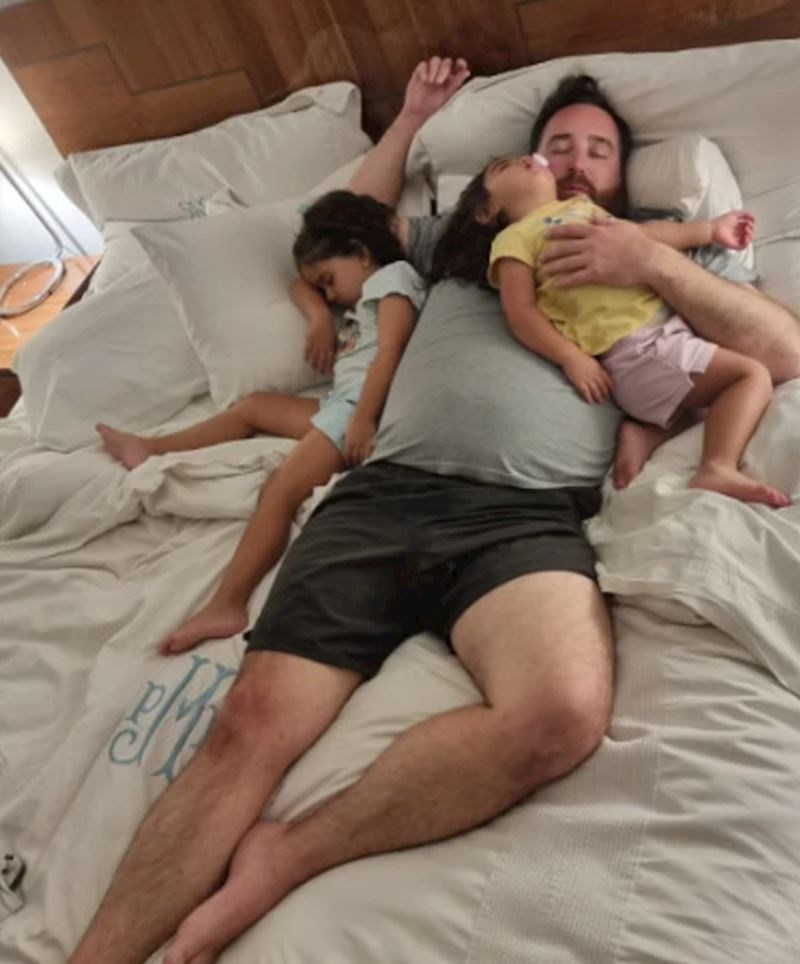 9. Žena ih je pronašla da ovako spavaju