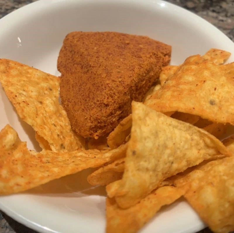 10. "Da, ova velika narančasta hrpa su začini koji su trebali biti na ostatku čipsa, a ne ovako na hrpi..."