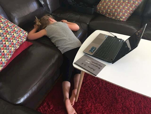 10. "Jedva je čekala odraditi prvu zadaću preko računala, a onda se računalo počelo ažurirati i zaspala je dok je čekala"