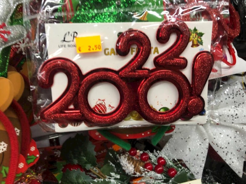 4. Nikad nećemo shvatiti ovakve naočale, i to kako uvijek pogrešno ispadnu