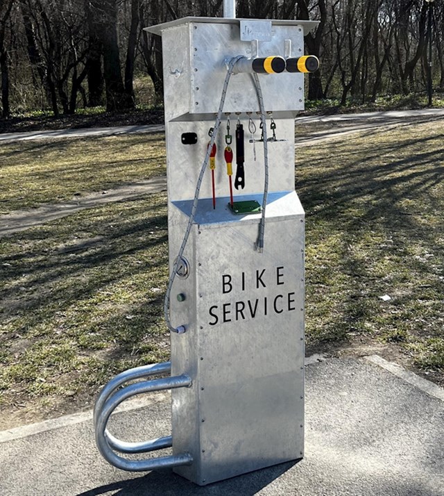 3. U jednom parku se nalazi oprama za osnovni popravak bicikla