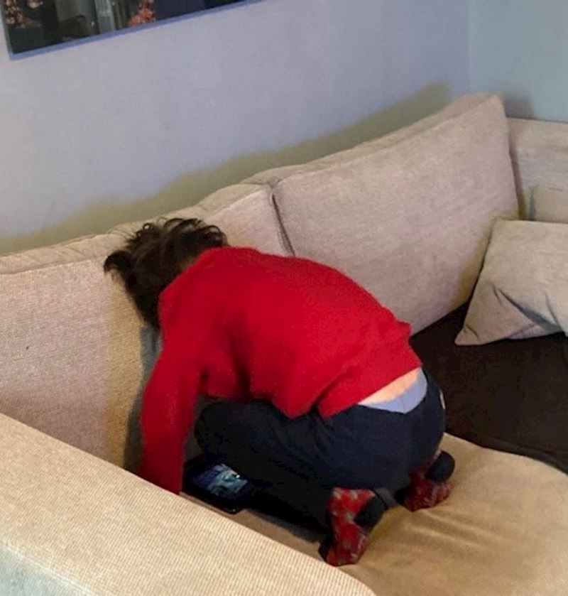 "Kad smo ga pitali zašto ovako sjedi, rekao je da mu je to najudobniji položaj. Ne znam kako bi ovo ikome bilo udobno, ali dobro."