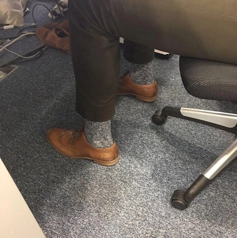 6. "Kolega s posla se odlučio uskladiti s tepihom"