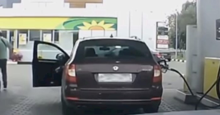 Prizor s jedne benzinske nasmijao ljude, sve će vam biti jasno kad vidite što je izveo ovaj vozač
