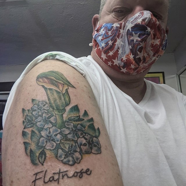 "Ovo je moja prva tetovaža koju sam napravio prošle godine. Napravio sam je na rođendan svoje preminule supruge, a predstavlja mjesto na kojem se nalazi njezin pepeo"