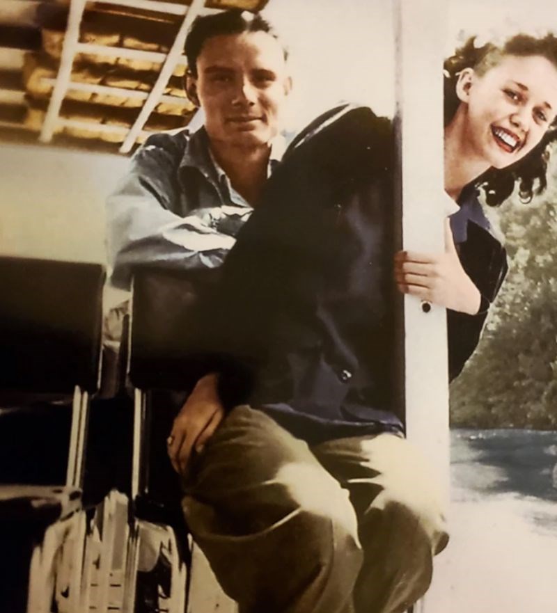 5. "Ovo mi je vrlo draga slika djeda i bake, snimljena je 1950. na njihovom brodu."