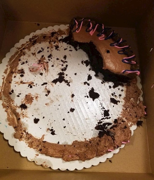 "Jedan bračni par je došao na proslavu mog rođendana, uzeo moju tortu i počeo jesti bez da sam išta podijelila drugim gostima. Nikad nisam nešto takvo doživjela!"