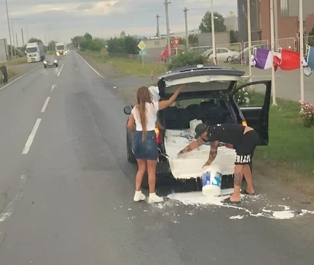 12. "Vozili smo se i ugledali ove jadne ljude."