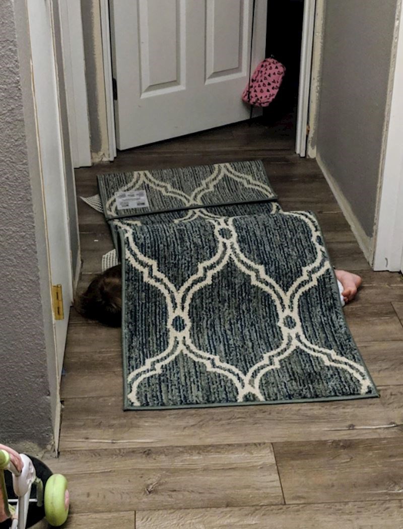 14. "Ovako se sakrila..."