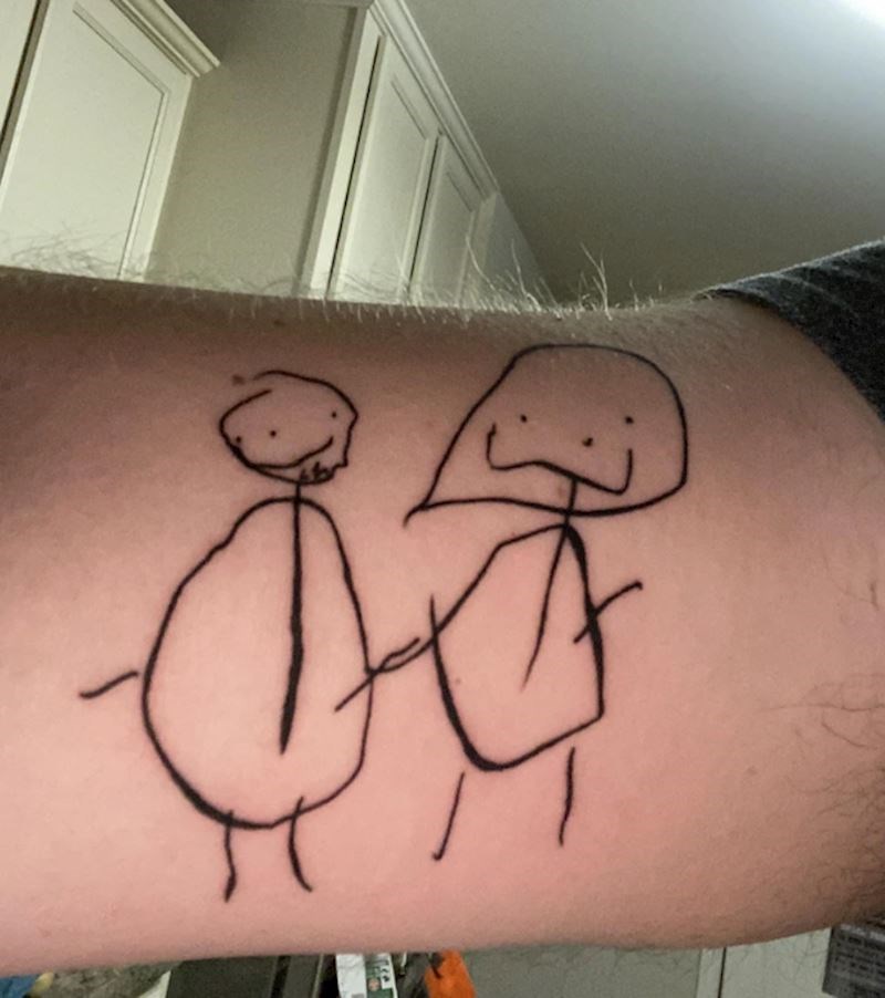 "Moj četverogodišnjak nas je nacrtao pa sam crtež i tetovirao."