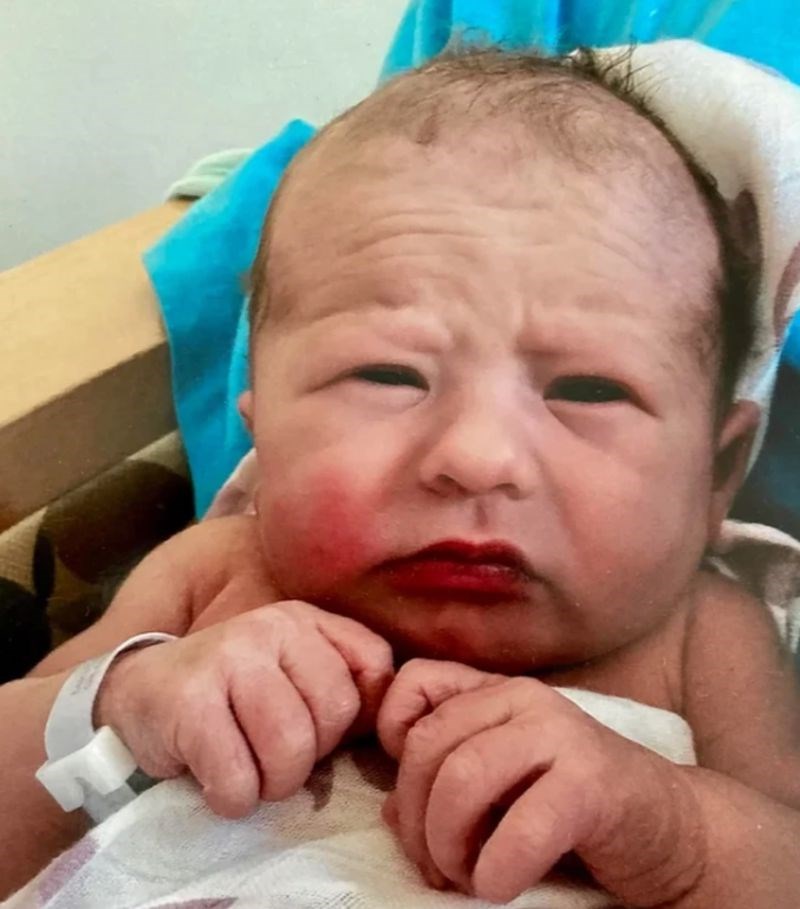 15. "Moja curica na ovoj slici izgleda kao neka nezadovoljna starica kojoj su ukrali torbicu."