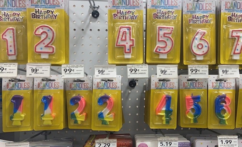 12. "Došla sam u trgovinu kupiti svjećice za svoju djevojčicu za rođendan. Što mislite, koji rođendan slavi?"