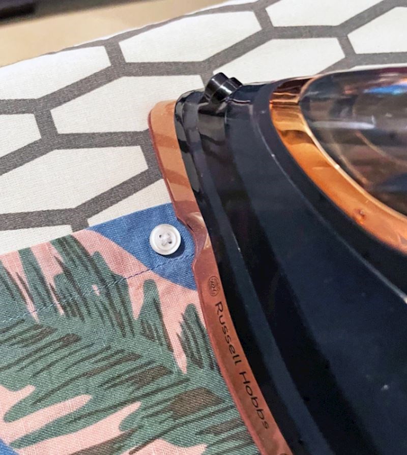 14. S ovim glačalom peglanje košulja nikad nije bilo lakše