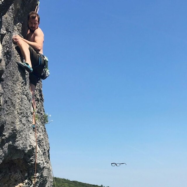 11. "Točno smo uhvatili trenutak kad su mu padale naočale."