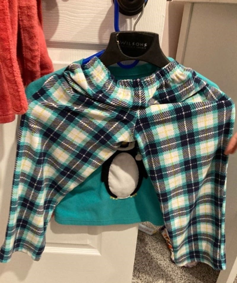 "Moj sin misli da se ovako slaže pidžama. Uopće ne znam zašto misli da mora biti na vješalici."