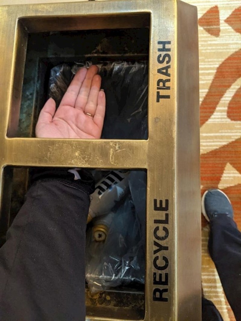 16. Ono kad pokušavaš odvajati otpad pa primijetiš ovo...