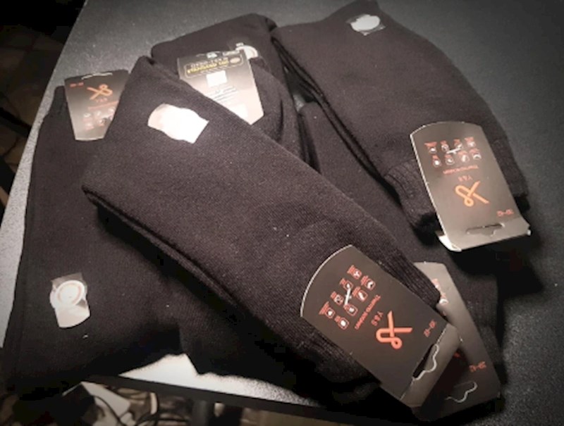 2. "Ako se bojite da ćete izgubiti čarape različitih boja, najbolje rješenje je kupiti više parova istih čarapa. Onda vam je baš svejedno je li to točno taj par"