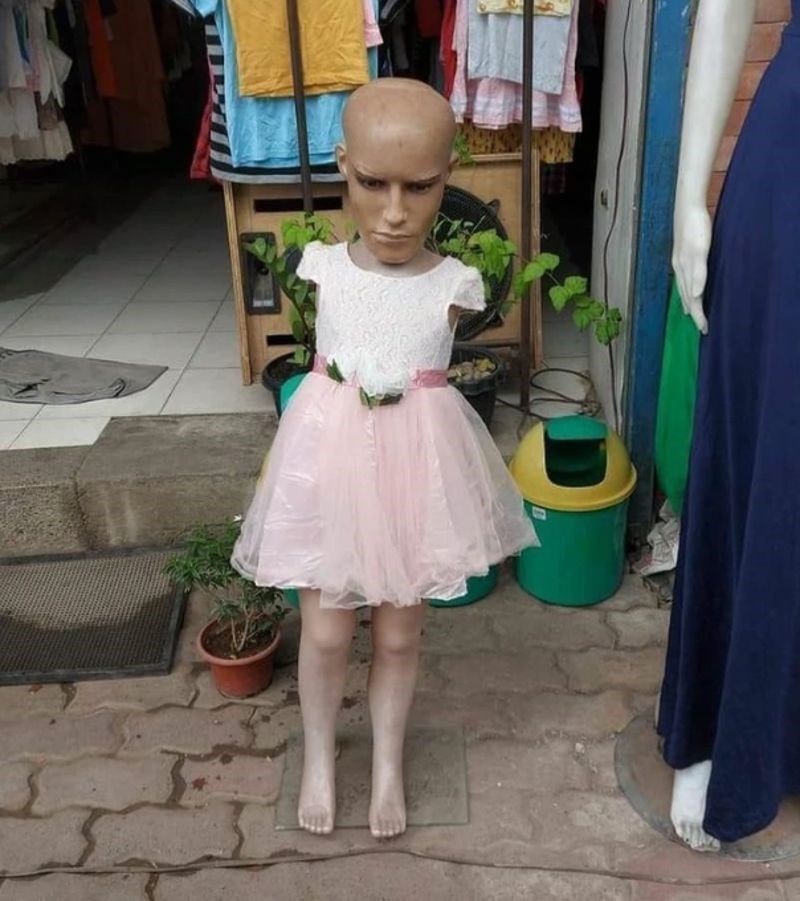 1. Možda im je ponestalo lutki koje ne izgledaju ovako jezivo?