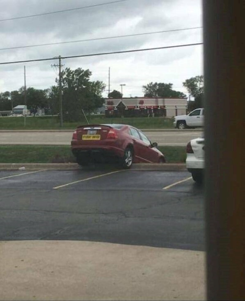 "Netko nije baš dobro parkirao..."