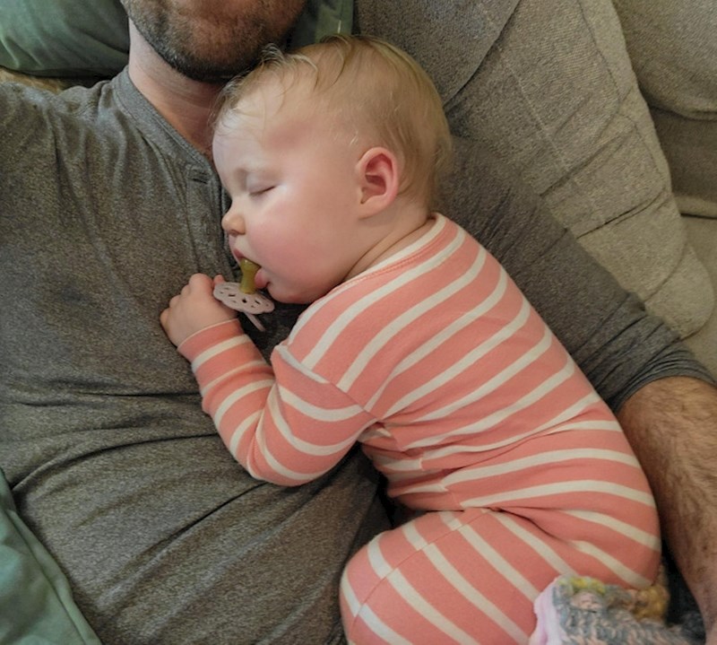 "Ovo je prvi put da mi je zaspala na prsima, morao sam to fotografirati"