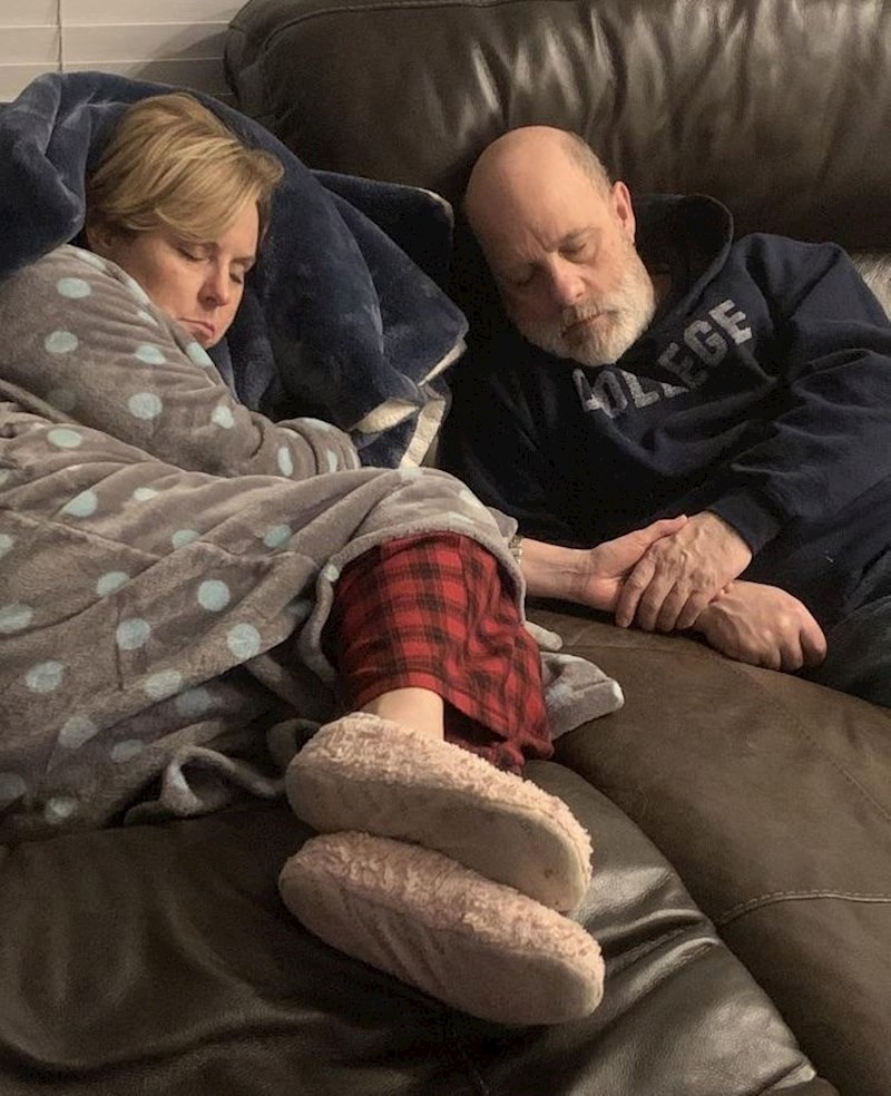 10. "Uvijek mi je toplo oko srca kad ih vidim da i nakon toliko godina spavaju dok se drže za ruke"