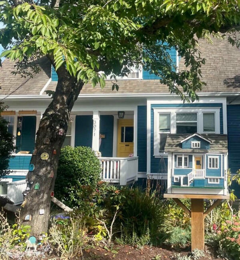 Kućica za ptice samo je manja verzija normalne kuće.