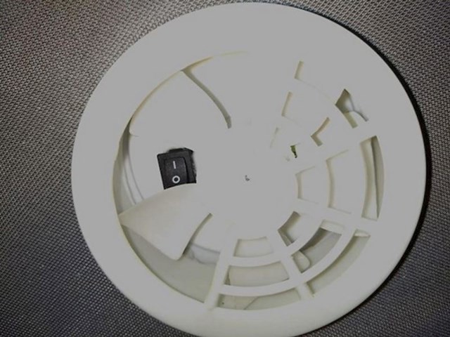 14. Paljenje i gašenje ovog ventilatora uvijek je igra.