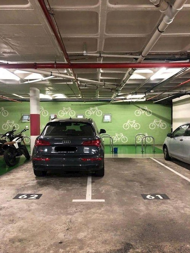 9. Kad ljudi parkiraju kao da je cijeli svijet njihov...